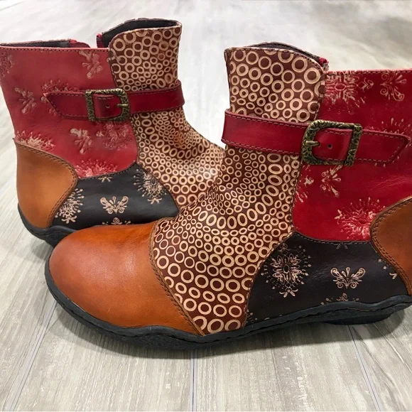 L'ATISTE Two-Tone Brown and Red Patterned Ankle Booties - Picture 2 of 5